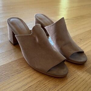 14th & Union Women's Brown Suede open toe heels